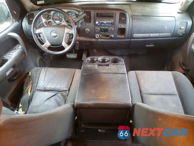 Zdjęcie 8 z 11 samochodu: 2011 CHEVROLET SILVERADO K1500 LT VIN:3GCPKSE32BG291705 - miniatura