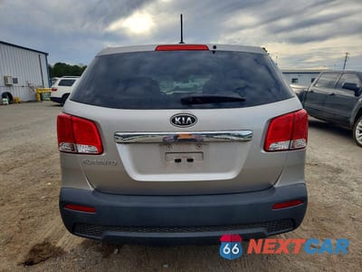 Zdjęcie 6 z 14 samochodu: 2013 KIA SORENTO LX VIN:5XYKT3A18DG376230 - miniatura