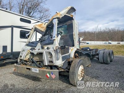 Drugie zdjęcie samochodu z przodu: 2018 MACK MRU613 TRUCK CAB AND CHASSIS VIN:1M2AV04C1JM019298 - miniatura