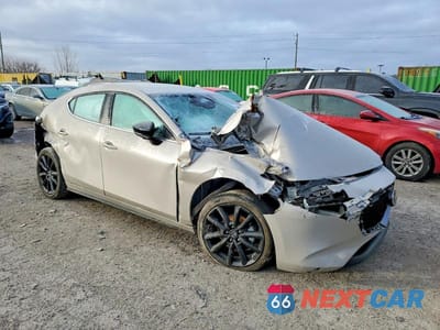 Czwarte zdjęcie samochodu z boku: 2025 MAZDA 3 SELECT SPORT VIN:JM1BPAKM7S1754536 - miniatura
