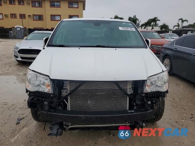 Piąte zdjęcie samochodu w środku: 2019 DODGE GRAND CARAVAN SXT VIN:2C4RDGCGXKR648273 - miniatura