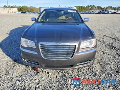 Piąte zdjęcie samochodu w środku: 2013 CHRYSLER 300C VIN:2C3CCAEG3DH630424 - miniatura