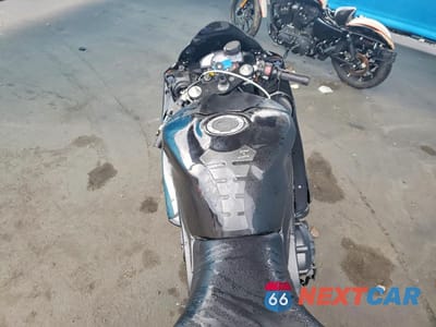 Zdjęcie 6 z 10 samochodu: 2007 YAMAHA YZFR1 VIN:JYARN20E37A003443 - miniatura