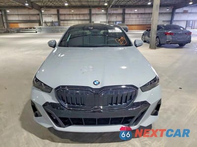 Piąte zdjęcie samochodu w środku: 2024 BMW 530 I VIN:WBA43FJ0XRCS22483 - miniatura