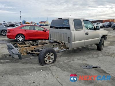 Trzecie zdjęcie samochodu z tyłu: 2002 CHEVROLET SILVERADO K1500 VIN:1GCEK19T12E181294 - miniatura