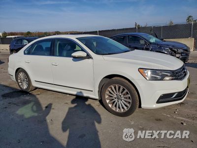 Czwarte zdjęcie samochodu z boku: 2017 VOLKSWAGEN PASSAT SE VIN:1VWBT7A36HC011674 - miniatura