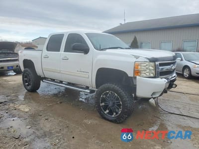 Czwarte zdjęcie samochodu z boku: 2010 CHEVROLET SILVERADO K1500 LT VIN:3GCRKSE31AG246861 - miniatura