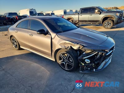 Czwarte zdjęcie samochodu z boku: 2023 MERCEDES-BENZ CLA 250 4MATIC VIN:W1K5J4HBXPN411277 - miniatura