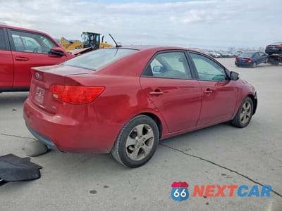 Trzecie zdjęcie samochodu z tyłu: 2010 KIA FORTE EX VIN:KNAFU4A22A5220988 - miniatura