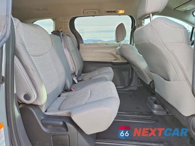 Zdjęcie 11 z 14 samochodu: 2024 TOYOTA SIENNA LE VIN:5TDKSKFC1RS112848 - miniatura