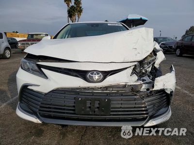 Piąte zdjęcie samochodu w środku: 2021 TOYOTA CAMRY LE VIN:4T1C11AKXMU594817 - miniatura