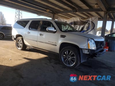 Czwarte zdjęcie samochodu z boku: 2012 CADILLAC ESCALADE ESV PLATINUM VIN:1GYS3KEF0CR129813 - miniatura