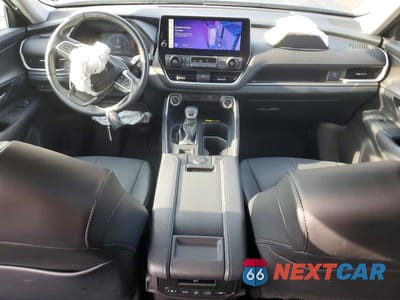 Zdjęcie 8 z 13 samochodu: 2024 TOYOTA GRAND HIGHLANDER XLE VIN:5TDAAAB50RS014653 - miniatura