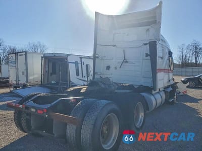 Czwarte zdjęcie samochodu z boku: 2017 VOLVO VNL SEMI TRUCK VIN:4V4NC9EH7HN979065 - miniatura