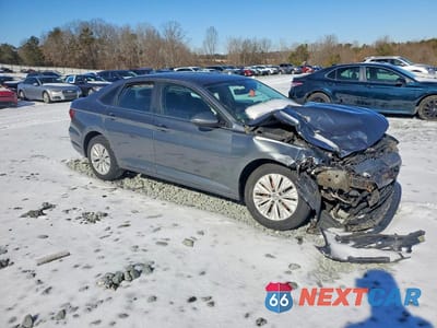Czwarte zdjęcie samochodu z boku: 2019 VOLKSWAGEN JETTA S VIN:3VWC57BU3KM230524 - miniatura