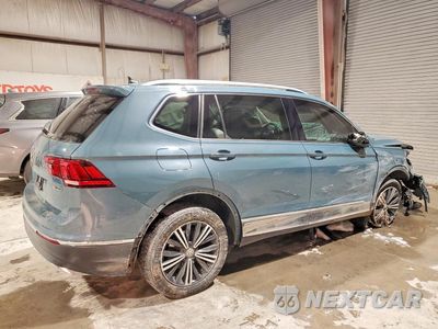 Trzecie zdjęcie samochodu z tyłu: 2019 VOLKSWAGEN TIGUAN SE VIN:3VV2B7AXXKM077984 - miniatura