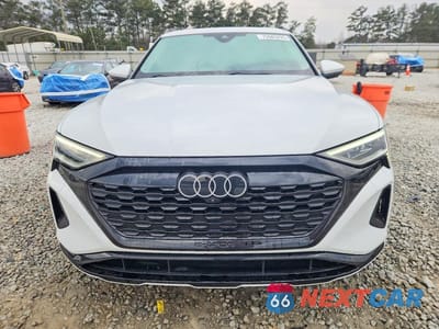 Piąte zdjęcie samochodu w środku: 2024 AUDI Q8 E-TRON PRESTIGE VIN:WA16ABGE8RB008525 - miniatura