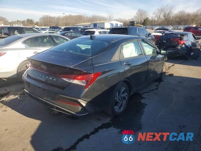 Trzecie zdjęcie samochodu z tyłu: 2025 HYUNDAI ELANTRA SEL SPORT VIN:KMHLM4DG8SU935564 - miniatura