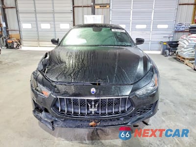Piąte zdjęcie samochodu w środku: 2020 MASERATI GHIBLI VIN:ZAM57XSA2L1345072 - miniatura