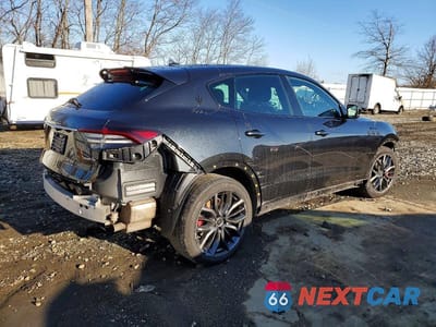Trzecie zdjęcie samochodu z tyłu: 2023 MASERATI LEVANTE MODENA VIN:ZN661YUM3PX437252 - miniatura