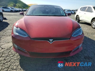 Piąte zdjęcie samochodu w środku: 2018 TESLA MODEL S VIN:5YJSA1E23JF284832 - miniatura
