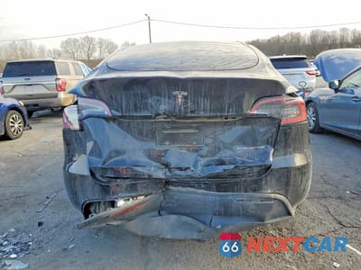 Zdjęcie 6 z 13 samochodu: 2023 TESLA MODEL Y VIN:7SAYGDEE8PA159693 - miniatura