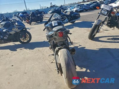 Czwarte zdjęcie samochodu z boku: 2024 YAMAHA YZFR1 VIN:JYARN66E1RA004642 - miniatura