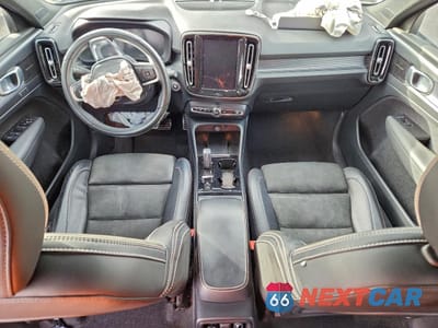 Zdjęcie 8 z 13 samochodu: 2021 VOLVO XC40 T5 R-DESIGN VIN:YV4162UM2M2460389 - miniatura