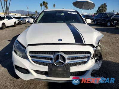 Piąte zdjęcie samochodu w środku: 2016 MERCEDES-BENZ C 300 VIN:55SWF4JB5GU128194 - miniatura