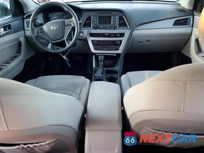 Zdjęcie 8 z 12 samochodu: 2016 HYUNDAI SONATA HYBRID VIN:KMHE24L16GA012911 - miniatura