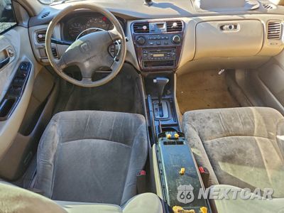 Zdjęcie 8 z 14 samochodu: 2002 HONDA ACCORD SE VIN:1HGCG567X2A061798 - miniatura