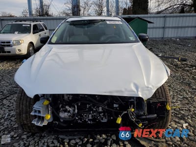 Piąte zdjęcie samochodu w środku: 2025 VOLVO XC60 ULTRA VIN:YV4M12RM5S1222284 - miniatura