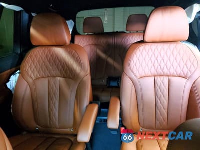 Zdjęcie 10 z 14 samochodu: 2024 BMW X7 M60I VIN:5UX33EM04R9T46247 - miniatura