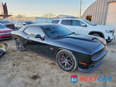 Czwarte zdjęcie samochodu z boku: 2016 DODGE CHALLENGER SRT 392 VIN:2C3CDZDJ2GH191603 - miniatura