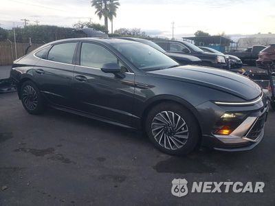 Czwarte zdjęcie samochodu z boku: 2025 HYUNDAI SONATA HYBRID VIN:KMHL54JJ1SA109508 - miniatura