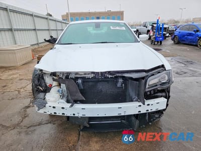 Piąte zdjęcie samochodu w środku: 2023 CHRYSLER 300 S VIN:2C3CCABG2PH537807 - miniatura