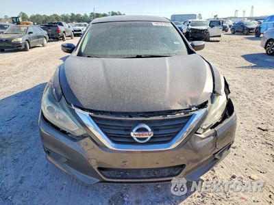 Piąte zdjęcie samochodu w środku: 2016 NISSAN ALTIMA 2.5 VIN:1N4AL3AP6GN352396 - miniatura