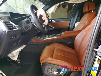 Zdjęcie 7 z 14 samochodu: 2024 BMW X7 M60I VIN:5UX33EM04R9T46247 - miniatura