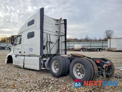 Trzecie zdjęcie samochodu z tyłu: 2019 VOLVO VNL SEMI TRUCK VIN:4V4NC9EH7KN214669 - miniatura