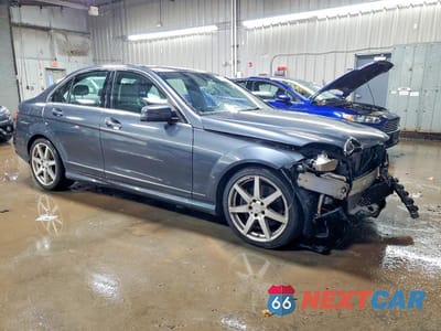 Czwarte zdjęcie samochodu z boku: 2014 MERCEDES-BENZ C 300 4MATIC VIN:WDDGF8AB1EA892522 - miniatura