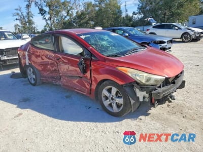 Czwarte zdjęcie samochodu z boku: 2013 HYUNDAI ELANTRA GLS VIN:KMHDH4AE9DU661306 - miniatura