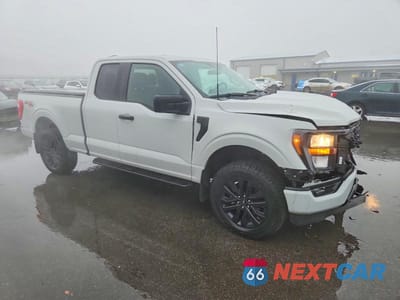 Czwarte zdjęcie samochodu z boku: 2023 FORD F150 SUPER CAB VIN:1FTFX1E54PKE92840 - miniatura
