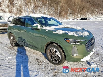 Czwarte zdjęcie samochodu z boku: 2025 AUDI Q5 PREMIUM VIN:WA11AAGU1S2060466 - miniatura
