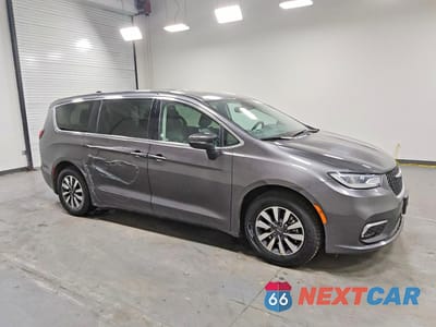 Czwarte zdjęcie samochodu z boku: 2023 CHRYSLER PACIFICA HYBRID TOURING L VIN:2C4RC1L72PR523033 - miniatura