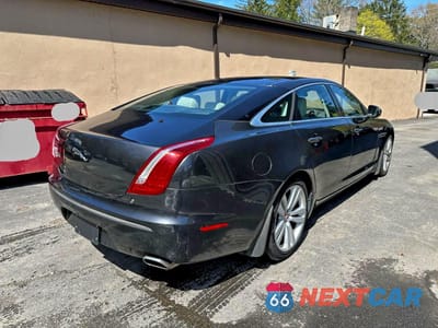 Czwarte zdjęcie samochodu z boku: 2011 JAGUAR XJL VIN:SAJWA2GB8BLV15633 - miniatura