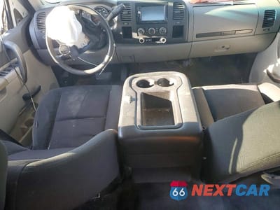 Zdjęcie 8 z 12 samochodu: 2013 CHEVROLET SILVERADO K2500 HEAVY DUTY VIN:1GC1KVC88DF228795 - miniatura