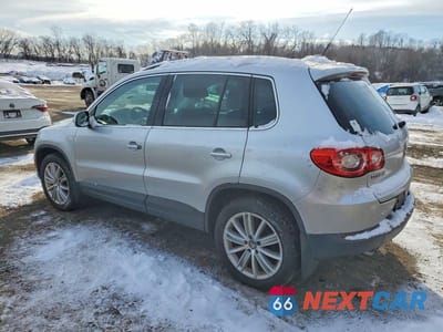 Drugie zdjęcie samochodu z przodu: 2011 VOLKSWAGEN TIGUAN S VIN:WVGBV7AX0BW518992 - miniatura