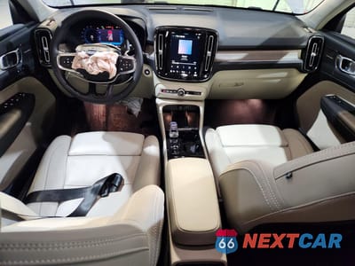 Zdjęcie 8 z 14 samochodu: 2025 VOLVO XC40 PLUS VIN:YV4L12UC7S2506634 - miniatura