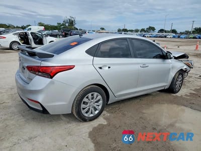 Trzecie zdjęcie samochodu z tyłu: 2020 HYUNDAI ACCENT SE VIN:3KPC24A62LE104194 - miniatura