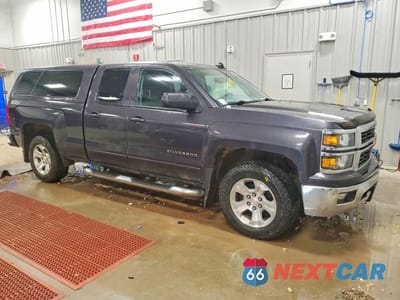 Czwarte zdjęcie samochodu z boku: 2015 CHEVROLET SILVERADO K1500 LT VIN:1GCVKRECXFZ361117 - miniatura